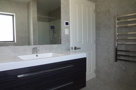 Photo of property in 79 Deep Creek Road, Waiake, Auckland, 0630