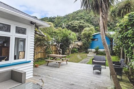 Photo of property in 238 Queens Drive, Lyall Bay, Wellington, 6022