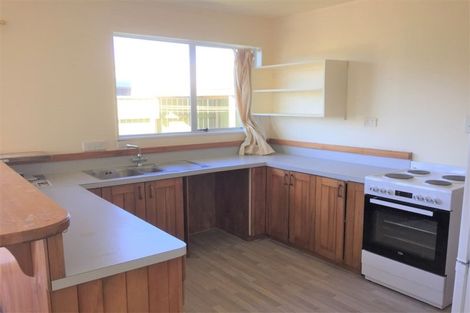 Photo of property in 2a Colchester Crescent, Newlands, Wellington, 6037