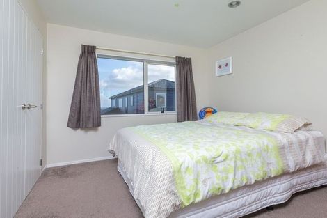 Photo of property in 32 Kirikiri Drive, Papakura, 2110