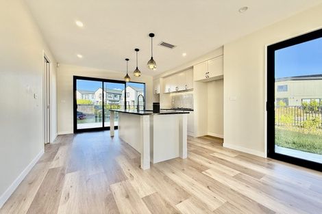 Photo of property in 136 Vintry Drive, Kumeu, 0810