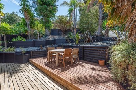 Photo of property in 1/5 Phillipa Place, Browns Bay, Auckland, 0630