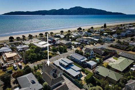 Photo of property in 135 Seaview Road, Paraparaumu Beach, Paraparaumu, 5032