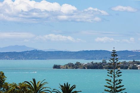 Photo of property in 2/7 Pounamu Place, Shelly Park, Auckland, 2014