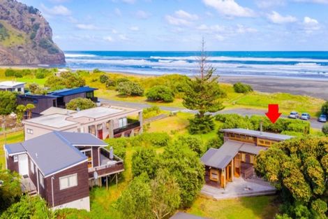 Photo of property in 127 Marine Parade North, Piha, New Lynn, 0772