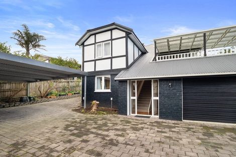 Photo of property in 2/531 Beach Road, Murrays Bay, Auckland, 0630