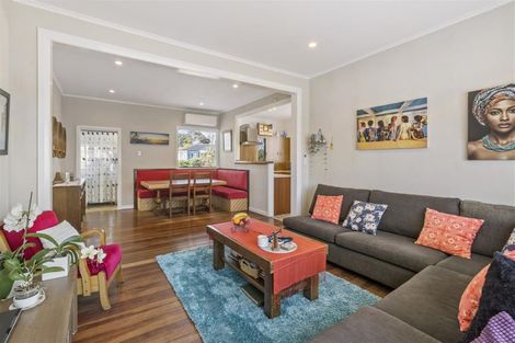 Photo of property in 1 Lavelle Road, Henderson, Auckland, 0612