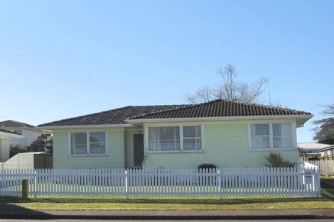 Photo of property in 120 Cargill Street, Papakura, 2110