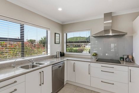 Photo of property in 2 Pearson Place, Paraparaumu, 5032