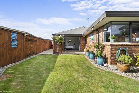 Photo of property in 11 Geneva Terrace, Kelvin Grove, Palmerston North, 4414