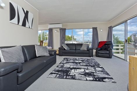 Photo of property in 1/244 East Coast Road, Forrest Hill, Auckland, 0620