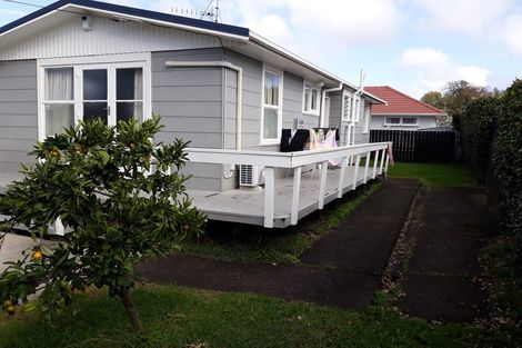 Photo of property in 2/206 Lake Road, Northcote, Auckland, 0627