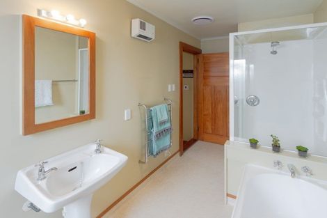 Photo of property in 1 Edge Hill, Mount Victoria, Wellington, 6011