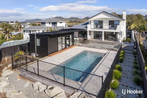 Photo of property in 33 The Crescent, Waihi Beach, 3611