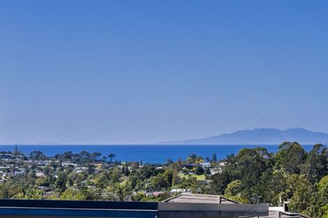 Photo of property in 2/133 Carlisle Road, Northcross, Auckland, 0632