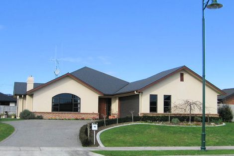 Photo of property in 17 Saint James Drive, Huntington, Hamilton, 3210