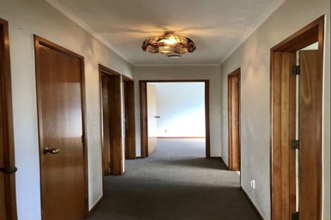 Photo of property in 16 Roberts Road, Te Atatu South, Auckland, 0610