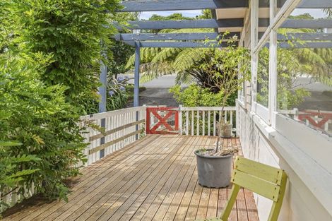 Photo of property in 52 Pitcairn Street, Oakura, 4314