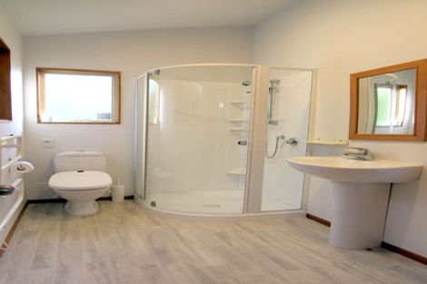 Photo of property in 1070 Beach Road, Torbay, Auckland, 0630