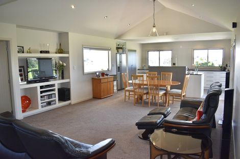 Photo of property in 63 Manakau Heights Drive, Manakau, Otaki, 5583