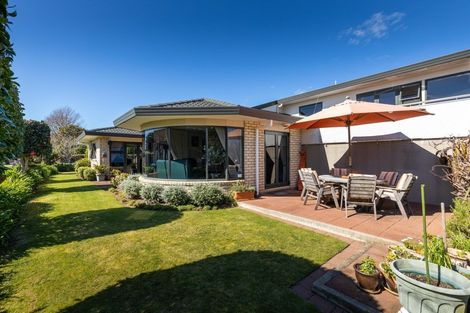Photo of property in 22 Kinross Drive, Merrilands, New Plymouth, 4312