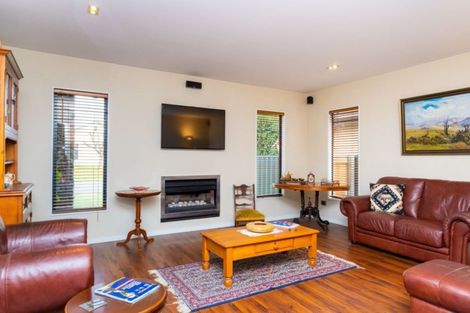 Photo of property in 21 Fairview Place, Havelock North, 4130