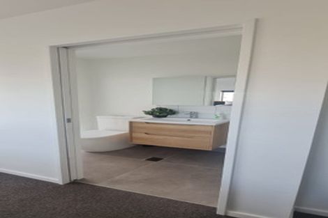 Photo of property in 5 Falcon Crescent, Hobsonville, Auckland, 0618