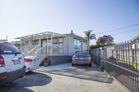 Photo of property in 43 Strid Road, Te Atatu South, Auckland, 0610