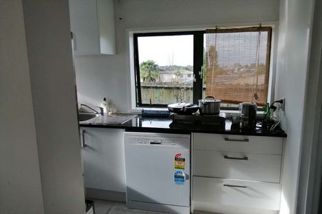 Photo of property in 233 Glengarry Road, Glen Eden, Auckland, 0602