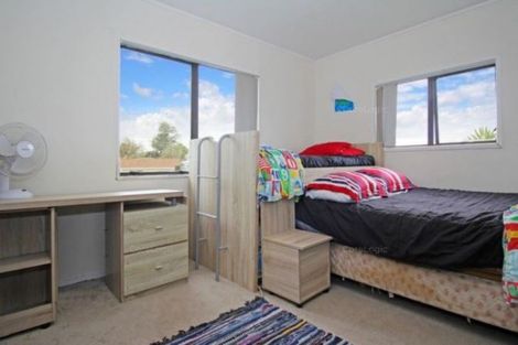 Photo of property in 2/38 Maplesden Drive, Clendon Park, Auckland, 2103