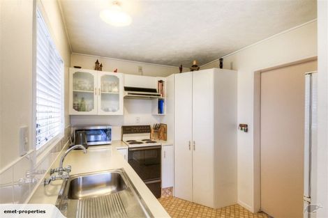 Photo of property in 16 Lannie Place, Greenmeadows, Napier, 4112