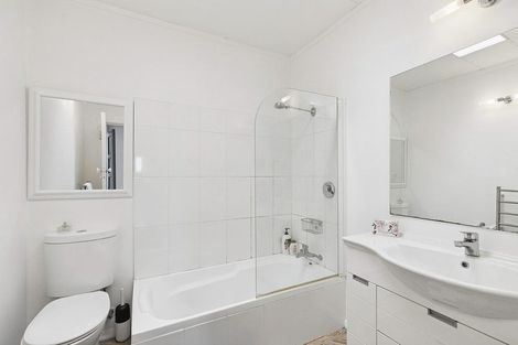 Photo of property in 31 Kiriwai Road, Paremata, Porirua, 5024