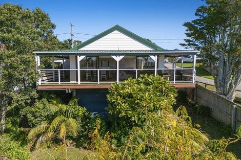 Photo of property in 13 Moffat Road, Red Beach, 0932