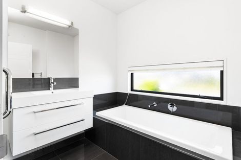 Photo of property in 1 Bargrove Close, Halswell, Christchurch, 8025