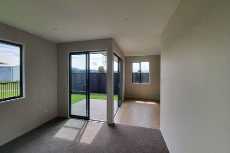 Photo of property in 2 Stratford (pvt) Way, Rangiora, 7400