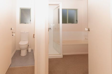 Photo of property in 1/13 Goldfinch Rise, Unsworth Heights, Auckland, 0632