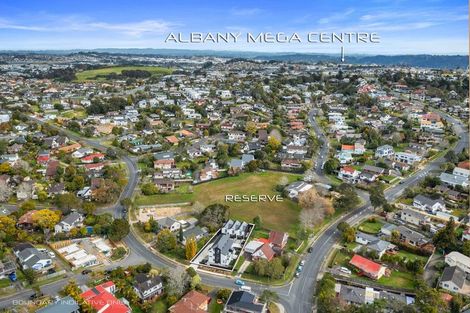 Photo of property in 4d Weetman Drive, Browns Bay, Auckland, 0630