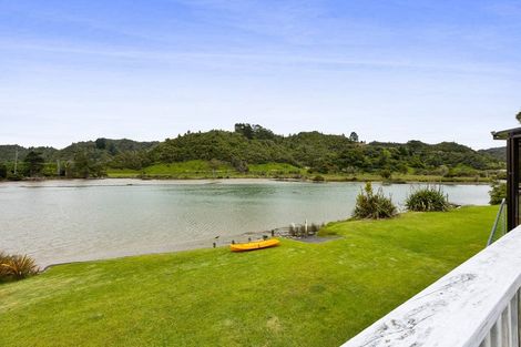 Photo of property in 21 Hills Road, Tongaporutu, Urenui, 4378
