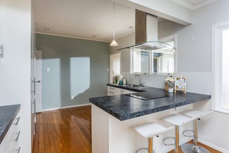 Photo of property in 1/73 Ocean View Road, Hillcrest, Auckland, 0627