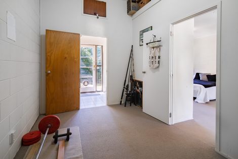 Photo of property in 212 Golf Road, Titirangi, Auckland, 0604