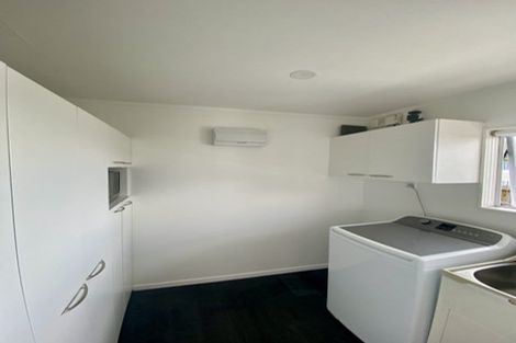 Photo of property in 10 Bill Phillip Place, Clendon Park, Auckland, 2103