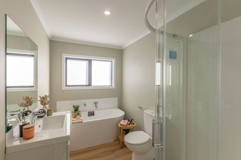 Photo of property in 8 Koru Loop, Paraparaumu, 5032