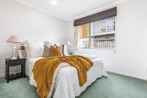 Photo of property in 2/555 Glenfield Road, Glenfield, Auckland, 0629