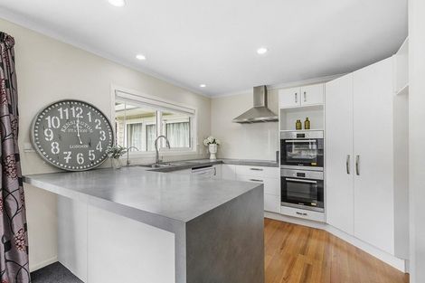 Photo of property in 60 Airlie Road, Plimmerton, Porirua, 5026