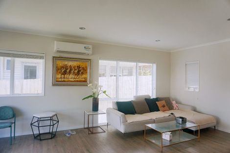 Photo of property in 27a Normanton Street, Glenfield, Auckland, 0629