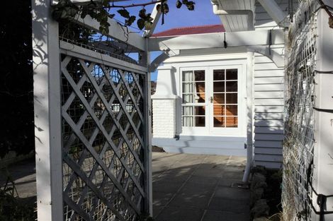 Photo of property in 12 Mangorei Road, Strandon, New Plymouth, 4312