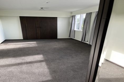 Photo of property in 21 Wakely Road, Newlands, Wellington, 6037