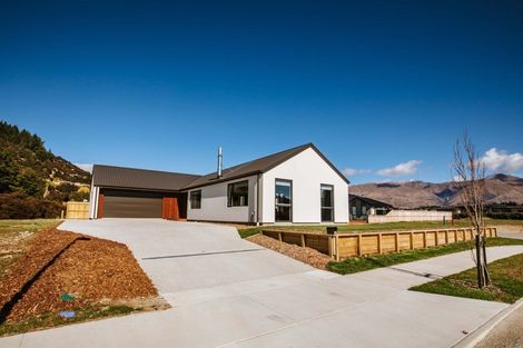 Photo of property in 19 Pounamu Avenue, Albert Town, Wanaka, 9305