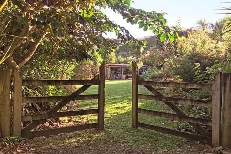 Photo of property in 76 Top Town Place, Coromandel, 3506