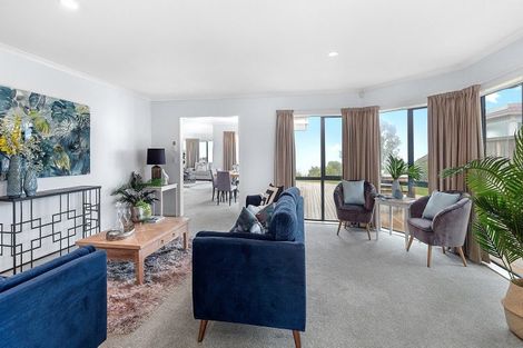 Photo of property in 52 Miles Crescent, Newlands, Wellington, 6037